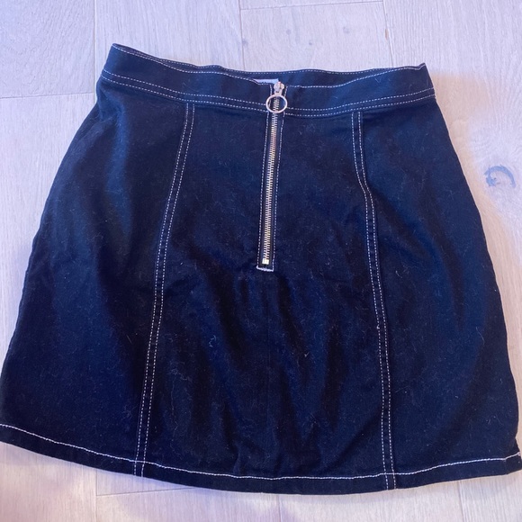 BB Dakota Women's Black Zip Front Skirt Size: 6 Mini Skirt $68 - Picture 1 of 3